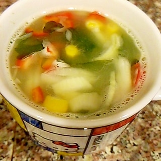 玉ねぎとわかめのグリーンカレースープ